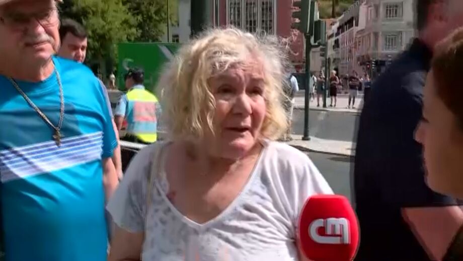 Mulher mora há 40 anos perto da zona onde monumento nacional descarrilou