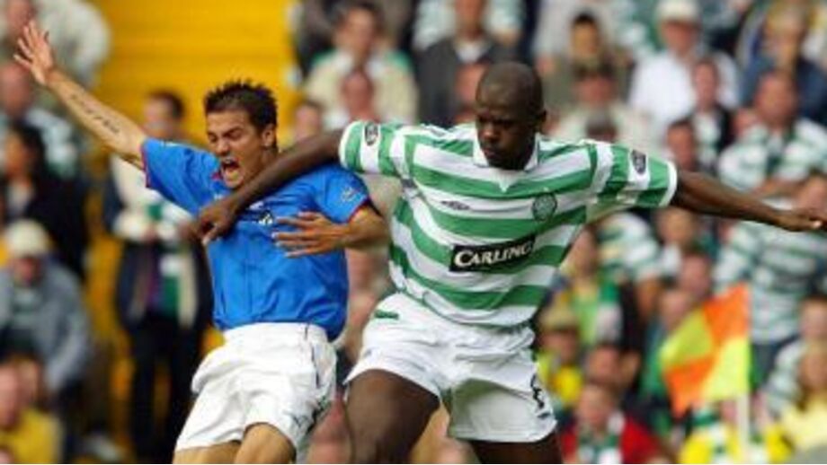 Bobo Baldé num clássico escocês entre Rangers e Celtic, em 2004