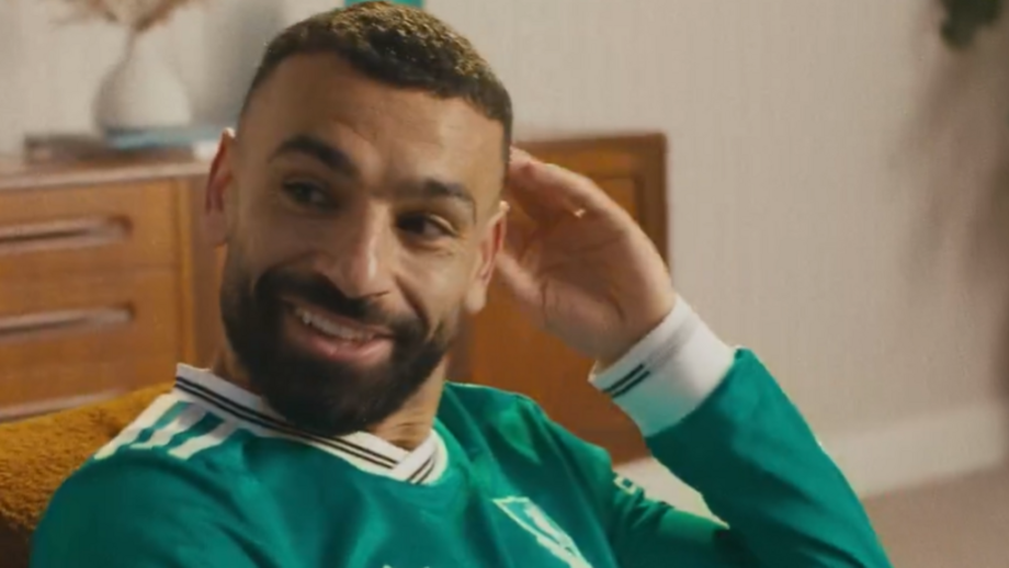 Campeão inglês num 'regresso ao passado'