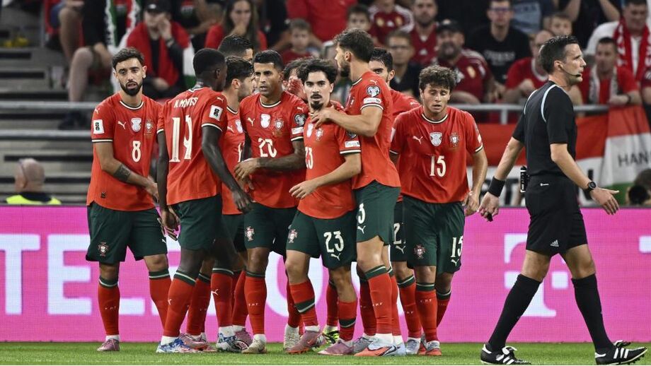 Seleção de Portugal em campo contra a Hungria