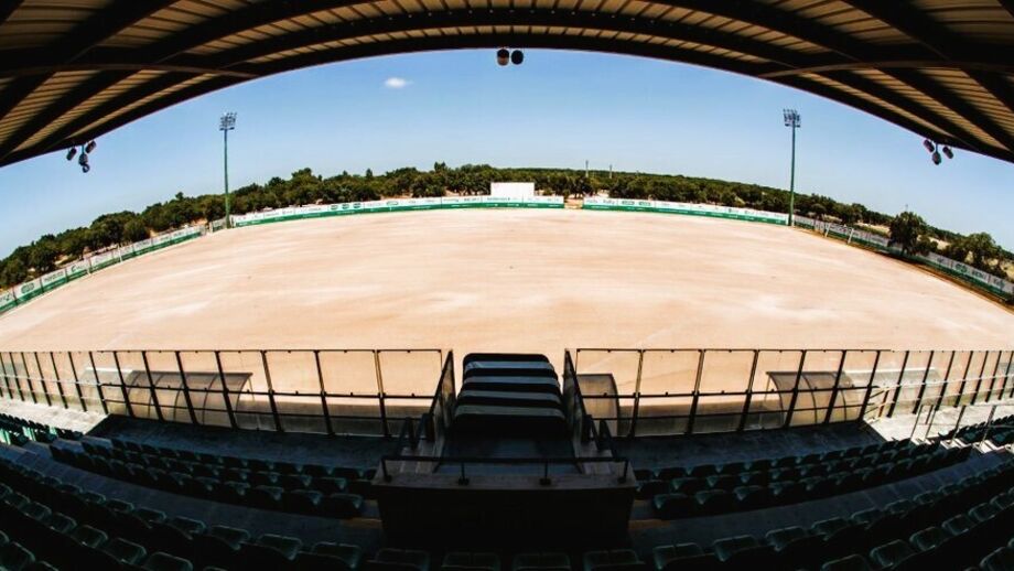 Estádio Aurélio Pereira pronto para receber novo relvado híbrido, como no Estádio José Alvalade