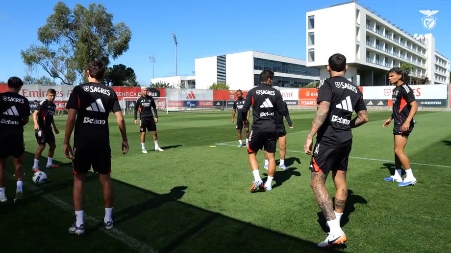 Águias divulgaram imagens do treino da véspera da receção ao Santa Clara