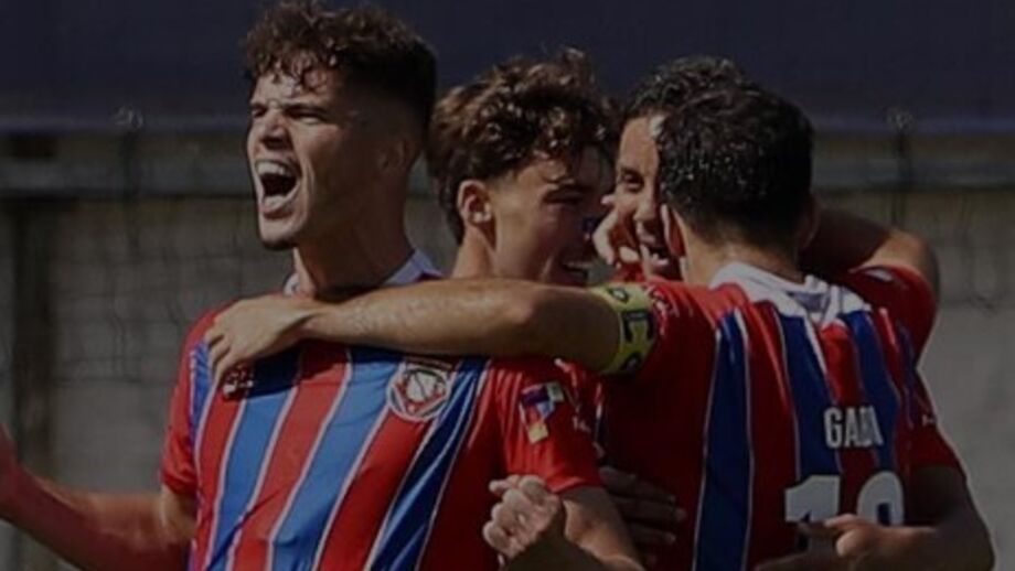 Jogadores do Felgueiras festejam triunfo frente ao Benfica B