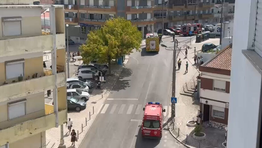  Bombeiros Voluntários de Cacilhas no local