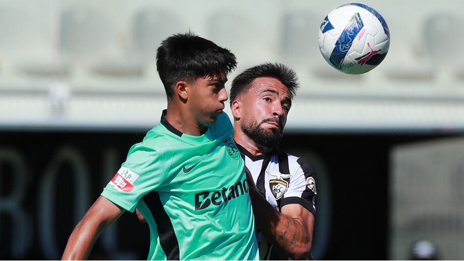 Momento do jogo entre Sporting B e Portimonense