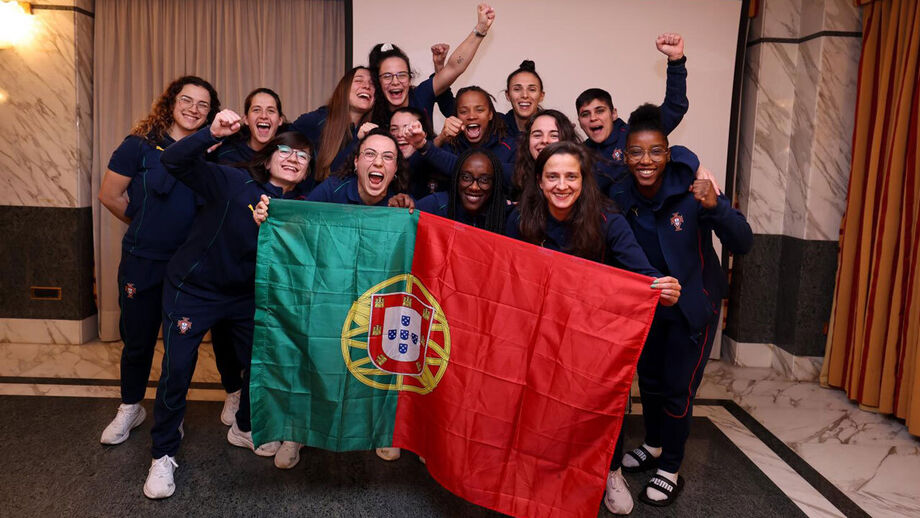 Seleção celebra apuramento para o primeiro Mundial de futsal feminino