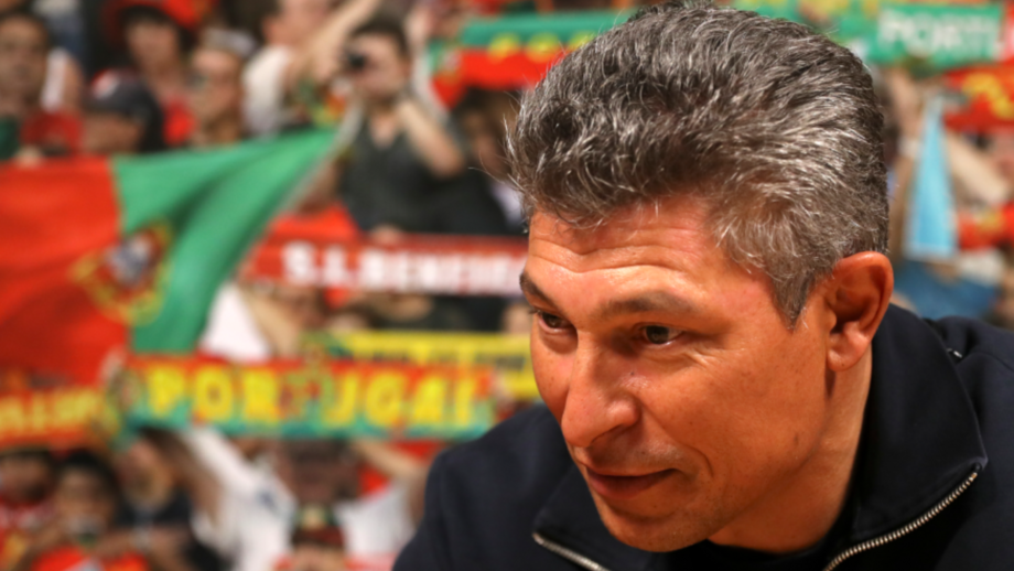 Balakov com adeptos portugueses no fundo
