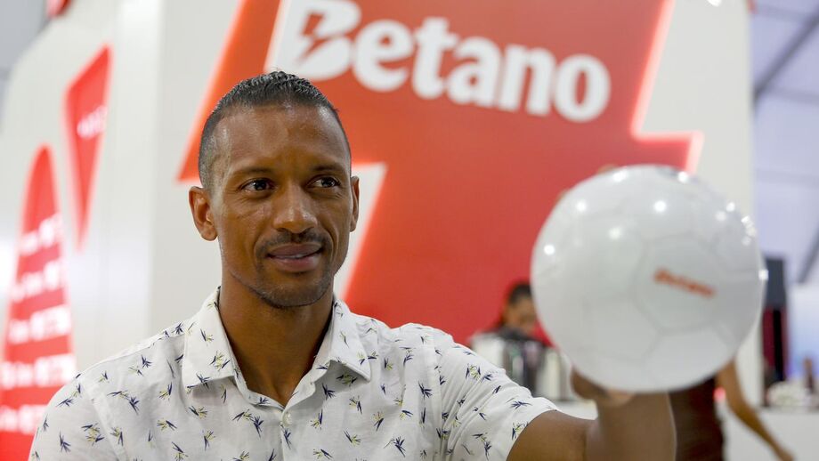 Nani esteve no stand da Betano na SBC Summit, em Lisboa