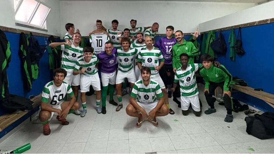 «Se o velho mete as luvas, eles até caem»: Luís Bernardo teve de ir à baliza e defendeu três penáltis