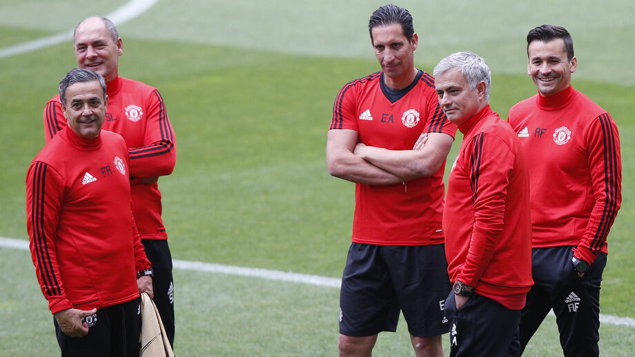Mourinho com a equipa técnica do Manchester United