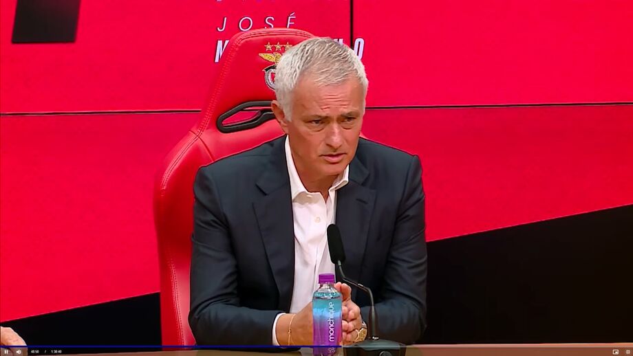 Treinador dos encarnados diz que não se "esconde"