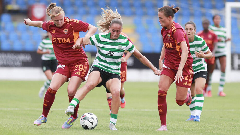 Carolina Santiago durante o jogo com a Roma