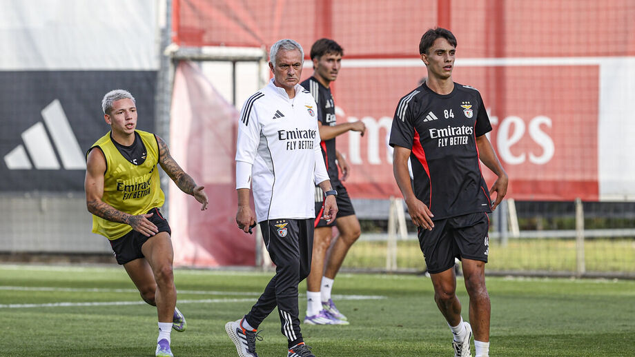  José Mourinho conta com 8 elementos na equipa técnica: saiba quem são