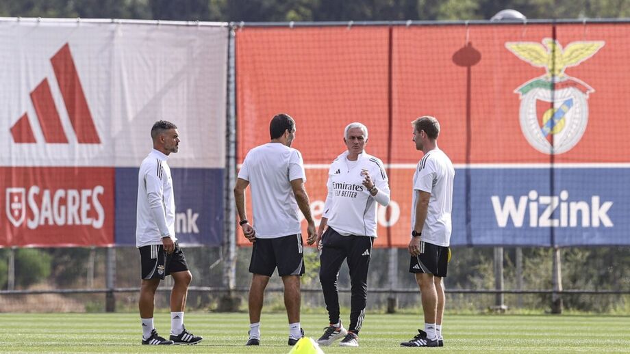 Mourinho e adjuntos no Seixal