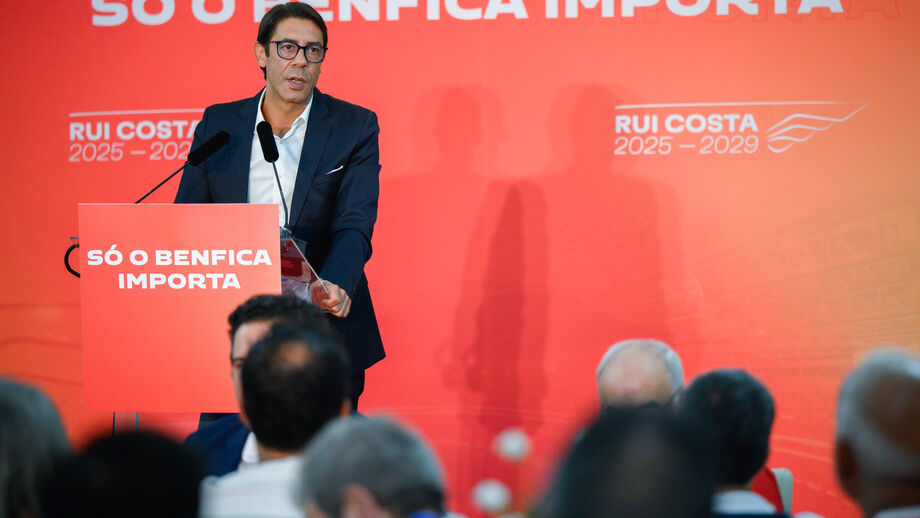 Rui Costa discursa na Casa do Benfica de Paredes