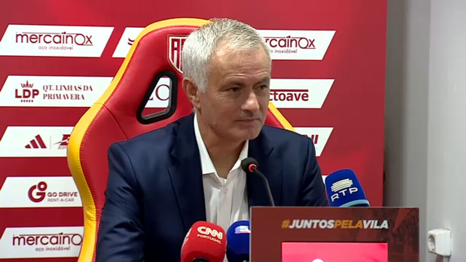 Treinador do Benfica na conferência de imprensa após o triunfo frente ao AVS SAD