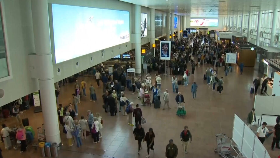 Cancelamento de 44 partidas e 28 chegadas