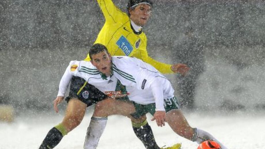 Sapunaru num jogo com o Rapid, em 2011, onde não faltou neve