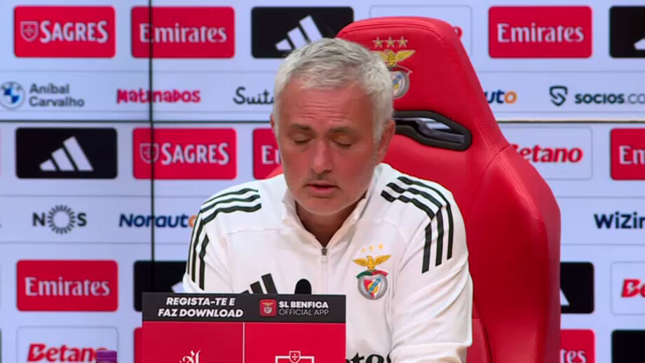 Treinador do Benfica esclarece