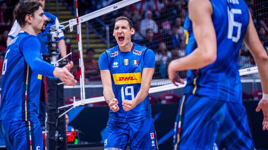 Itália avança no Mundial