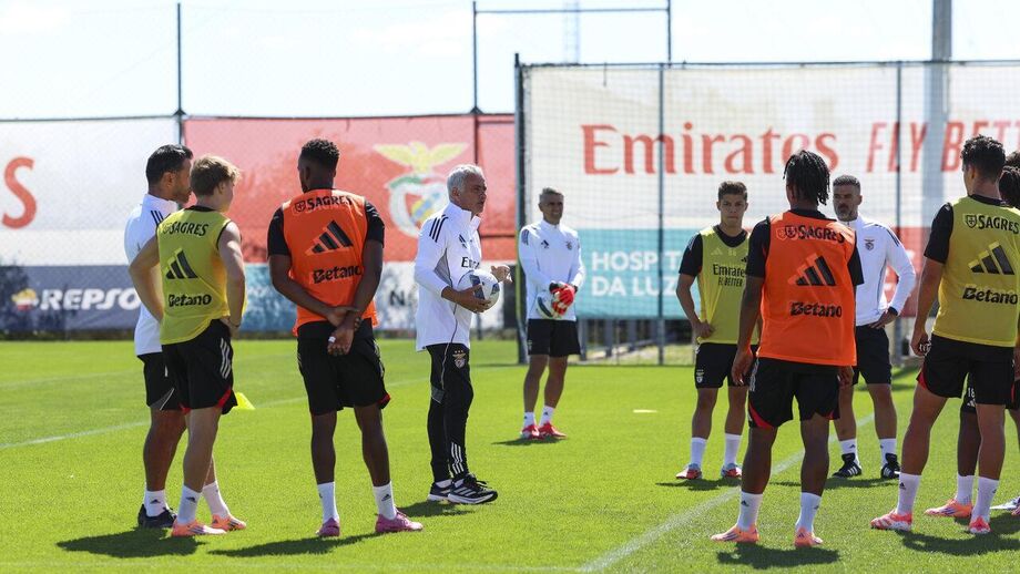 Benfica treina no Seixal com José Mourinho