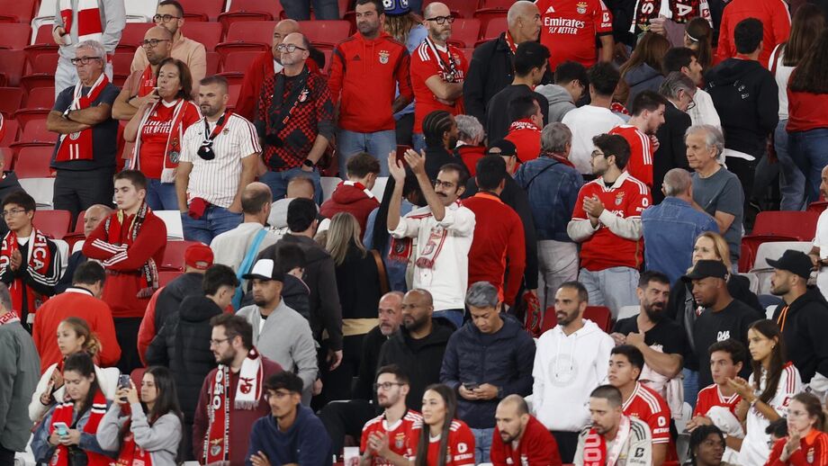 Adeptos benfiquistas no Estádio da Luz
