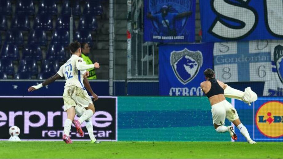 William Gomes marca golo da vitória do FC Porto contra o Salzburgo