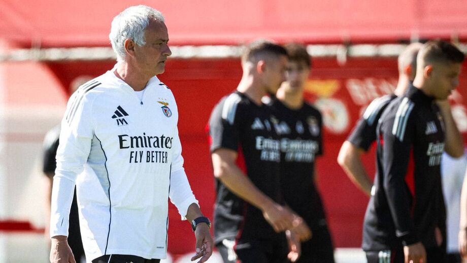 José Mourinho orienta mais uma sessão de treino do Benfica