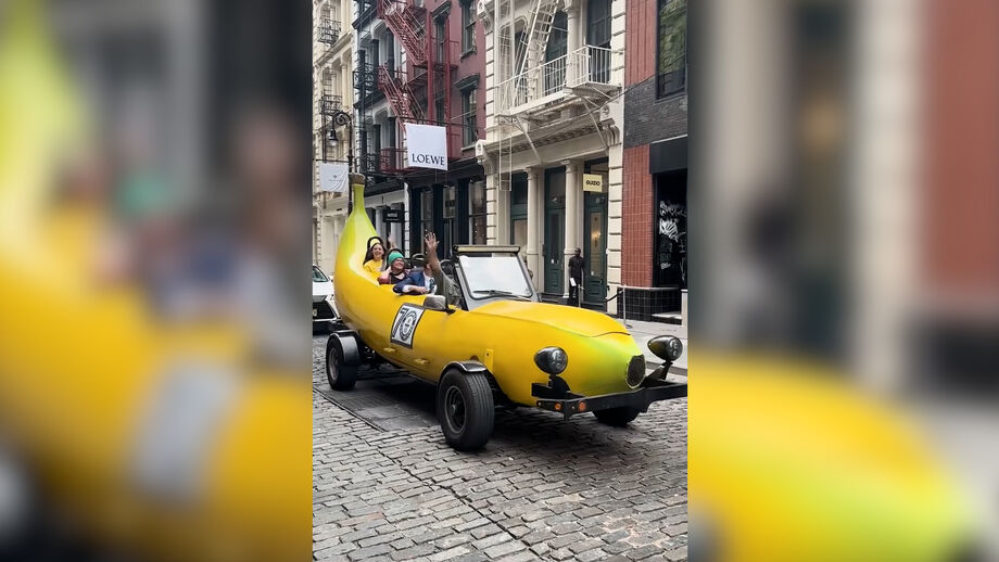 O veículo pode atingir 136 km/h e transportar quatro pessoas