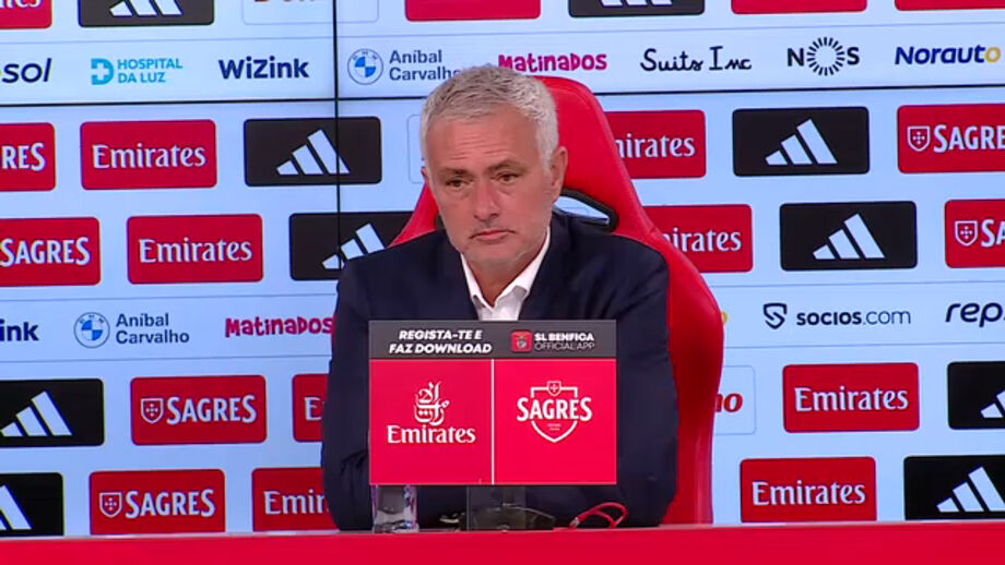 Treinador do Benfica diz que os miúdos que estão junto à linha lateral "sofrem e sonham"