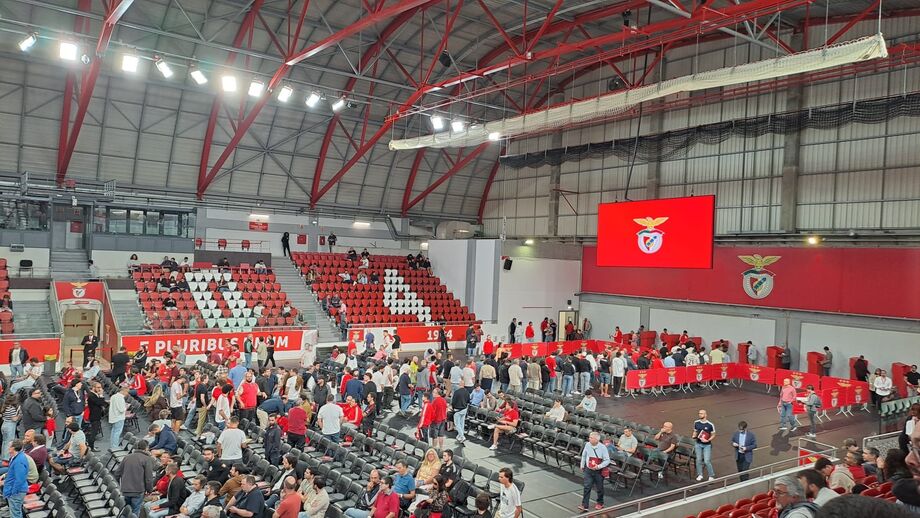 Sócios reunidos este sábado em AG do Benfica 