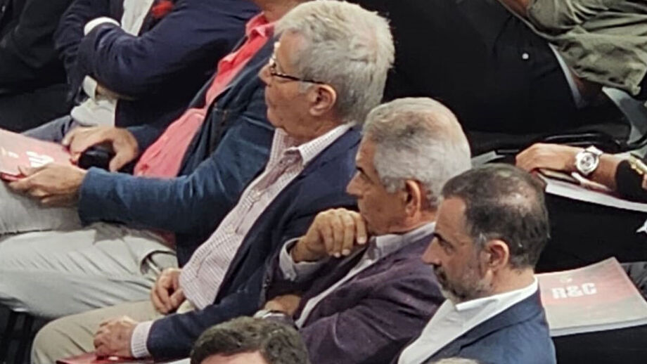 Luís Filipe Vieira ao lado de João Correia na AG