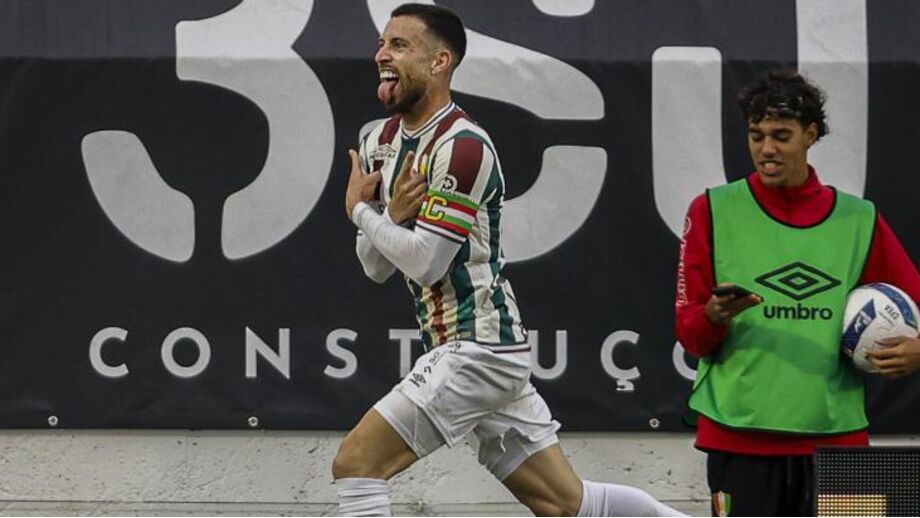 Kikas celebrou em dose dupla na vitória estrelista