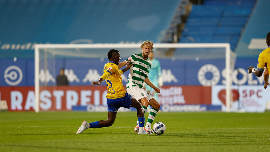 Jogo entre Estoril e Sporting