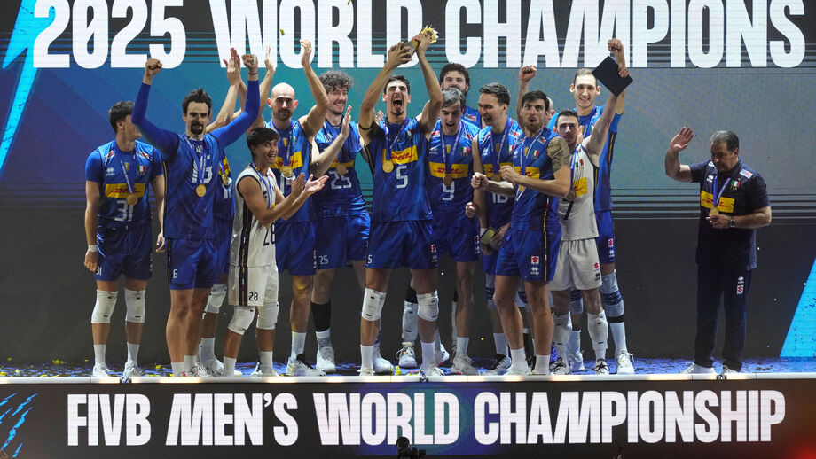 A festa da seleção italiana pela consquista de mais um título mundial de voleibol