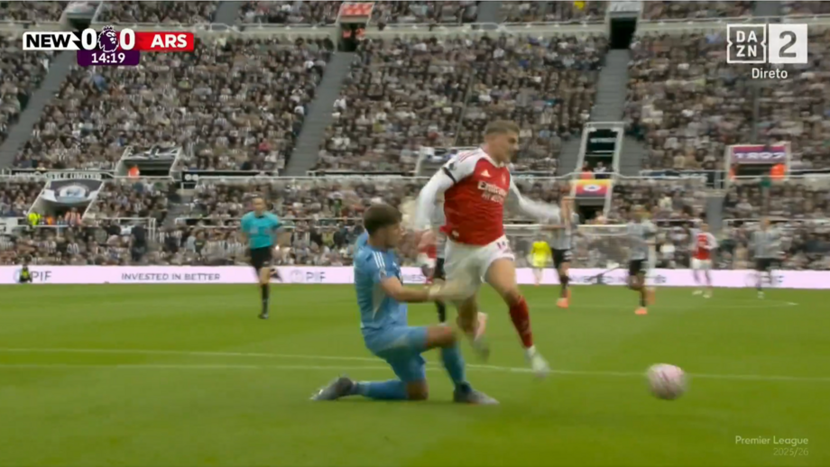 O lance do penálti revertido a Gyökeres no Newcastle-Arsenal