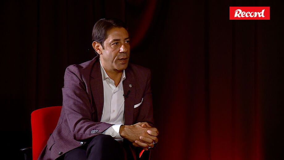 Presidente do Benfica fala em "mágoa pessoal" e diz que "ninguém" o afasta das águias... não da presidência mas da "paixão"  