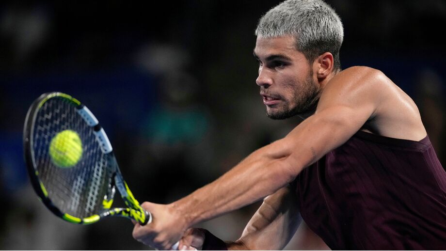 Carlos Alcaraz disputa a final do ATP 500 de Tóquio