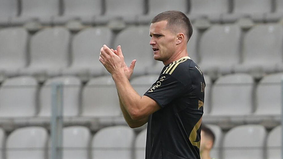 Livolant aplaude durante o jogo