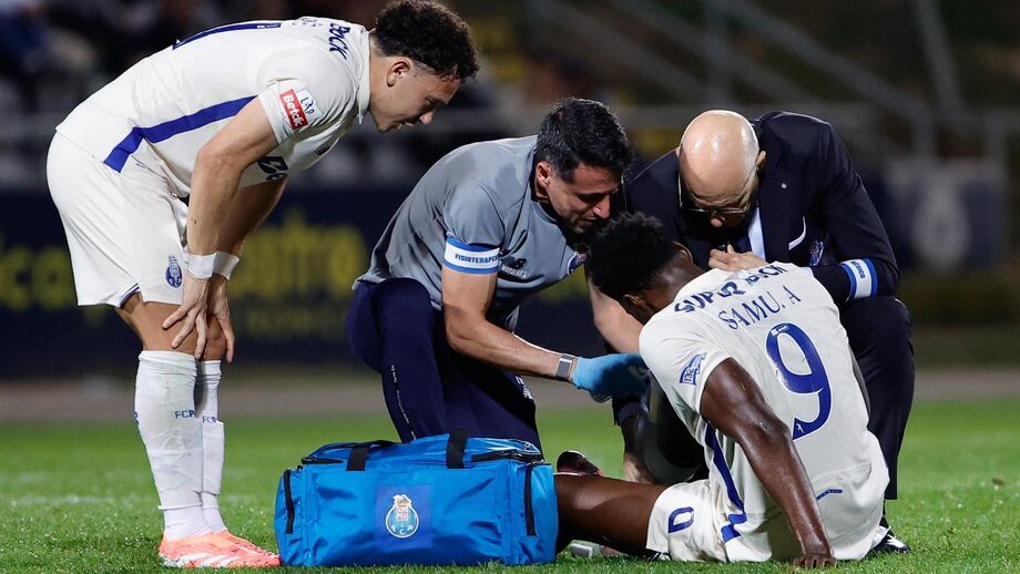 Samu recebe assistência médica durante o jogo em Arouca