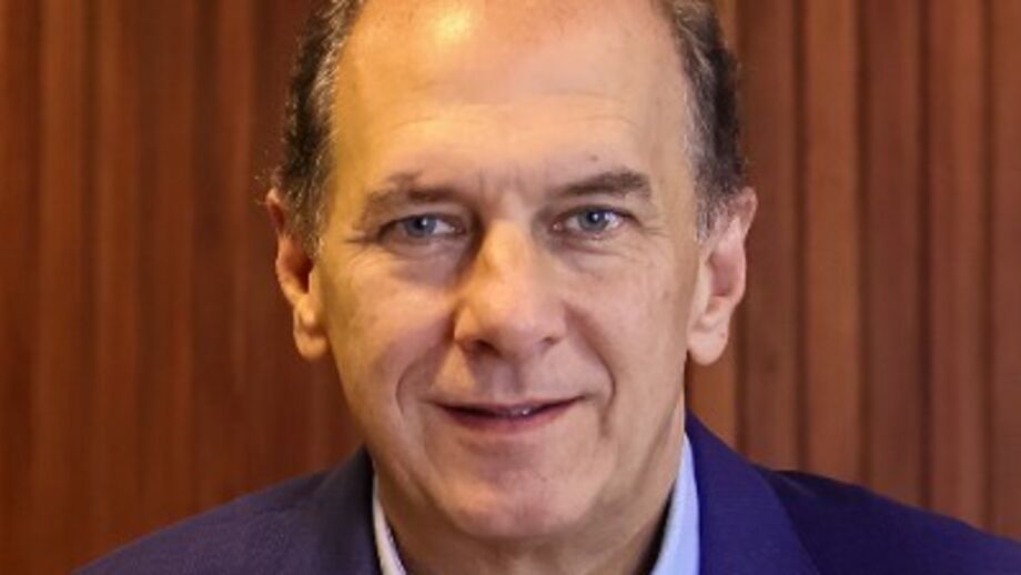 Luis Davantel é o líder da REVEE