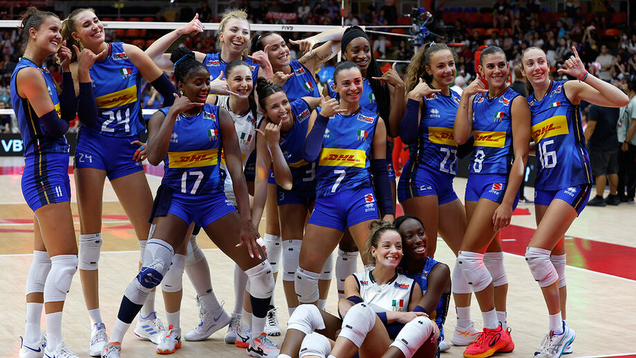 Jogadoras da seleção italiana de voleibol festejam