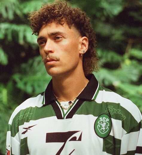 Mangas recorda camisola do Sporting de 1999/00 em produção fotográfica