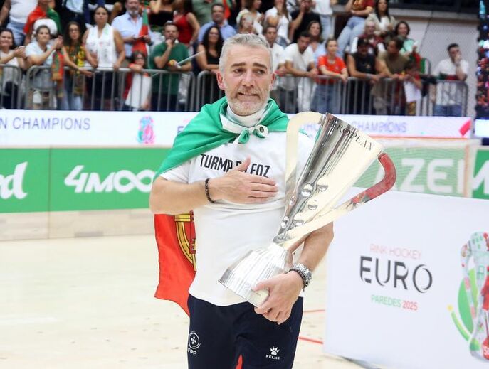 Paulo Freitas emocionado após Portugal vencer o Europeu de hóquei em patins