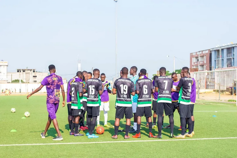 FC Olympic Sport d'Abobo com equipamentos cedidos por Diomande