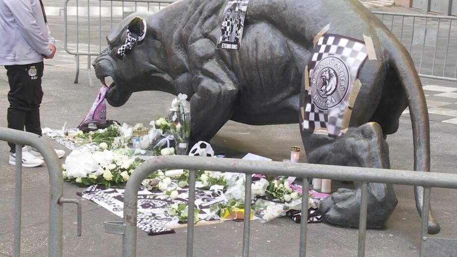 Estátua da pantera junto ao Estádio do Bessa palco de tributo a Dinis