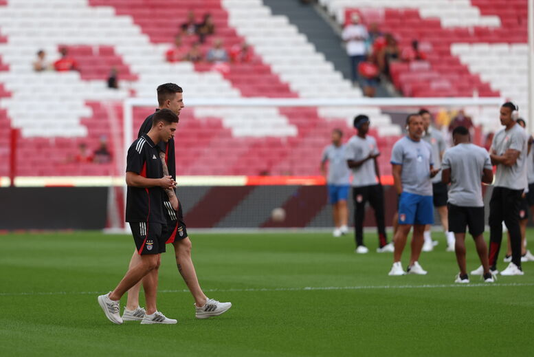 Sudakov já tira fotografias ao Estádio da Luz