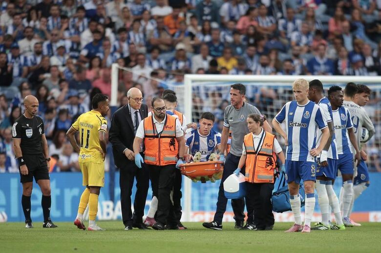 Nehuén Pérez sofre lesão no jogo FC Porto-Nacional