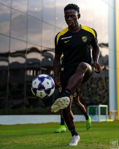 As primeiras imagens de Roger Fernandes no Al Ittihad