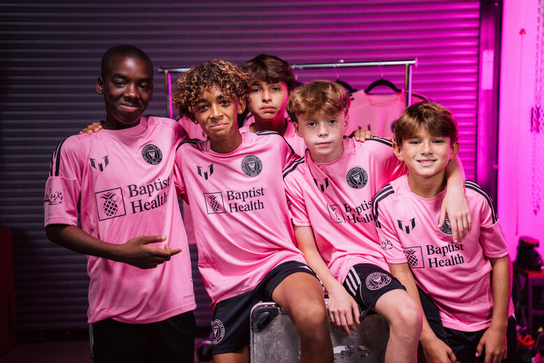 Inter Miami homenageia Messi com camisolas para jovens jogadores